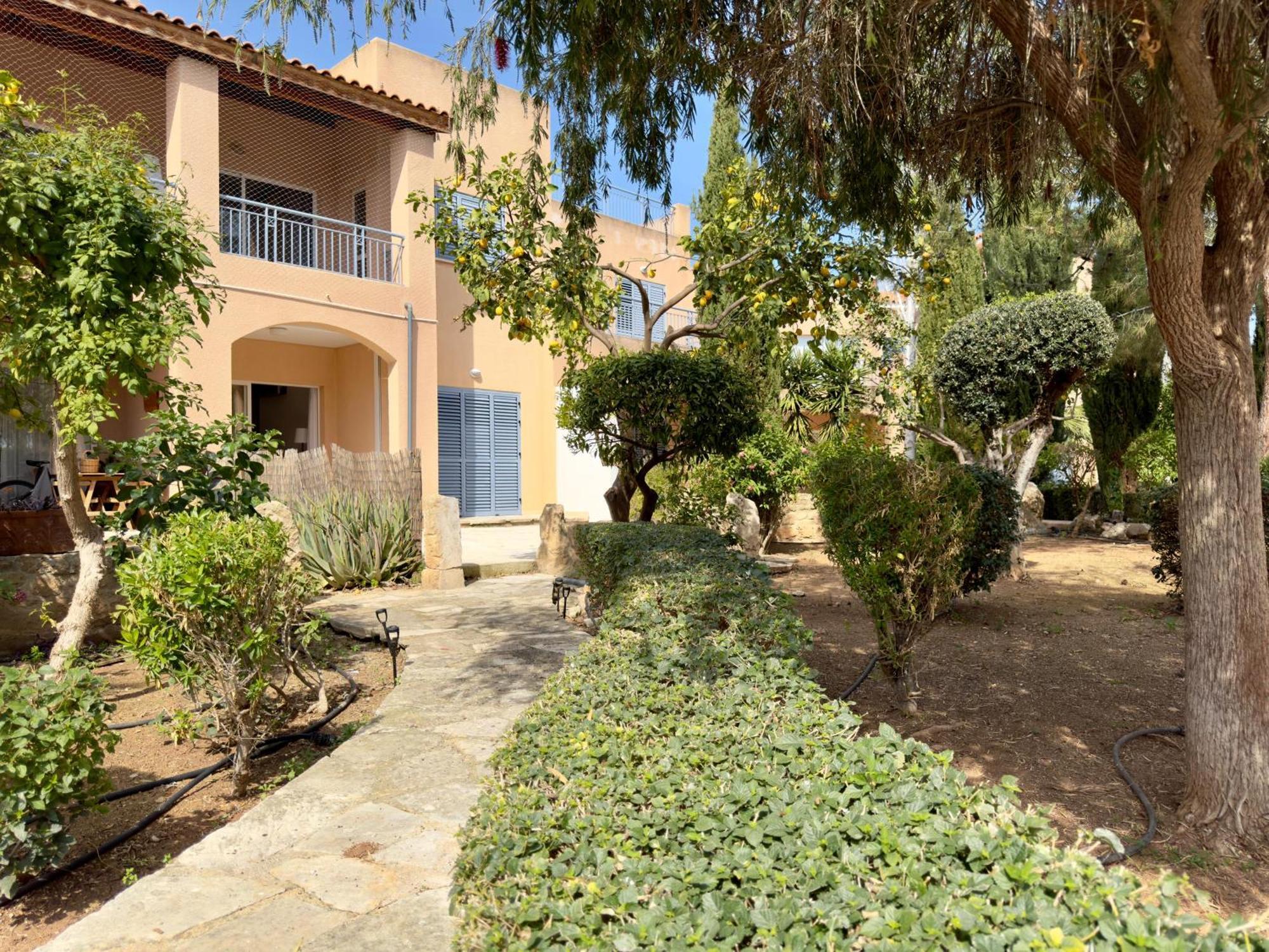 Beautiful Garden Apartment Мандрія Екстер'єр фото